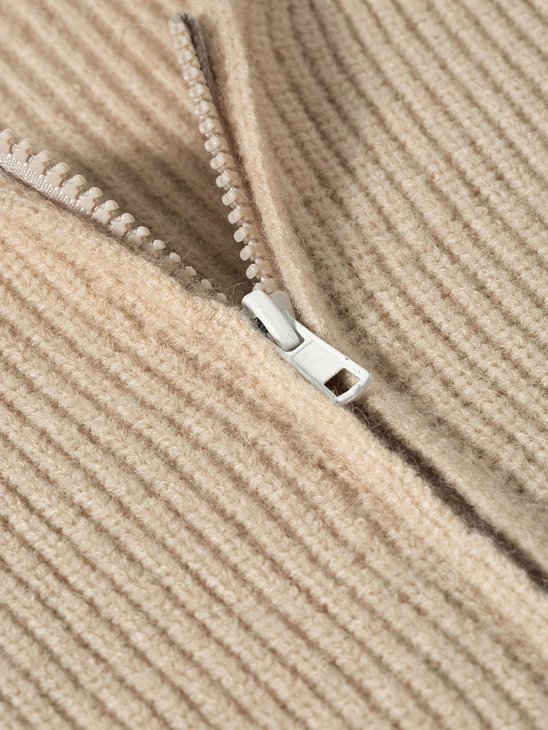 Herren-Strickjacke mit Rippmuster