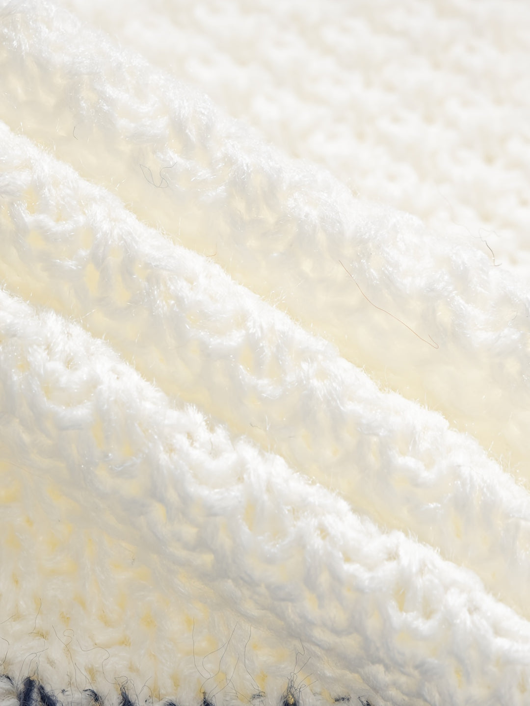 Herrenpullover mit Farbverlauf und Rundhalsausschnitt