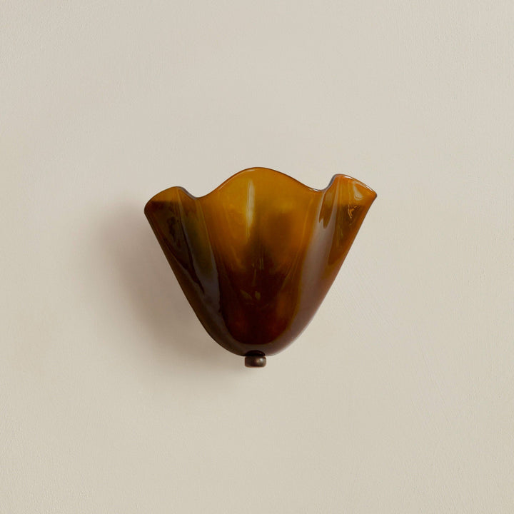 Dekorative Wandleuchte mit Glasschirm im Retro-Stil