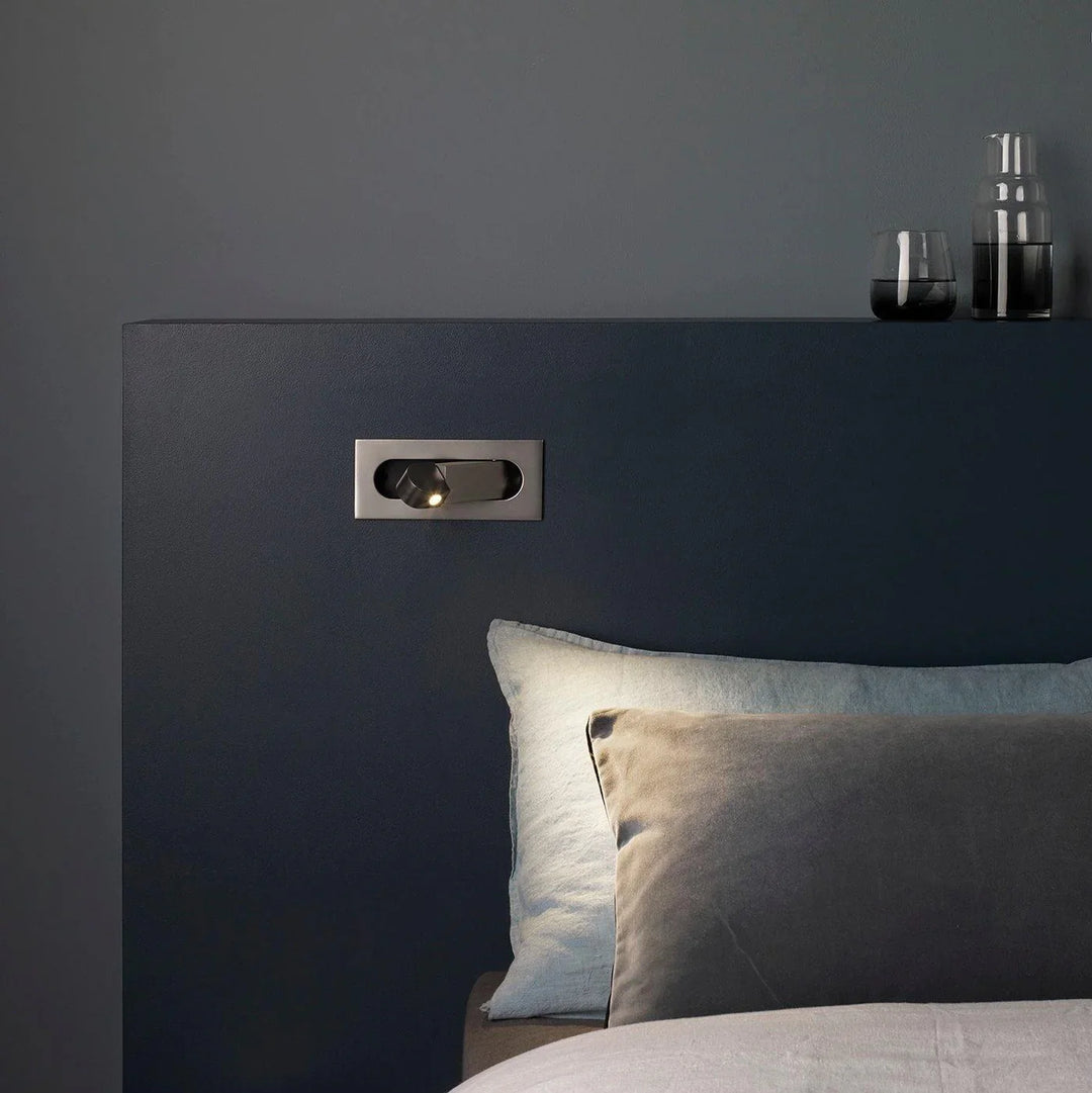 Moderne regulierbare LED-Wandleuchte zum Lesen
