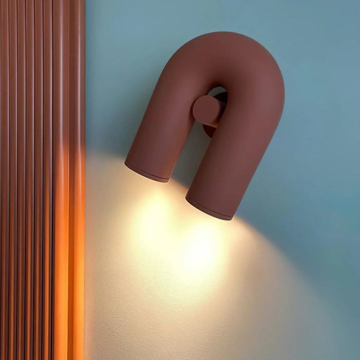 Moderne LED-Wandleuchte in Bogenform