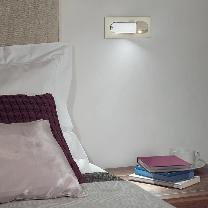Moderne regulierbare LED-Wandleuchte zum Lesen