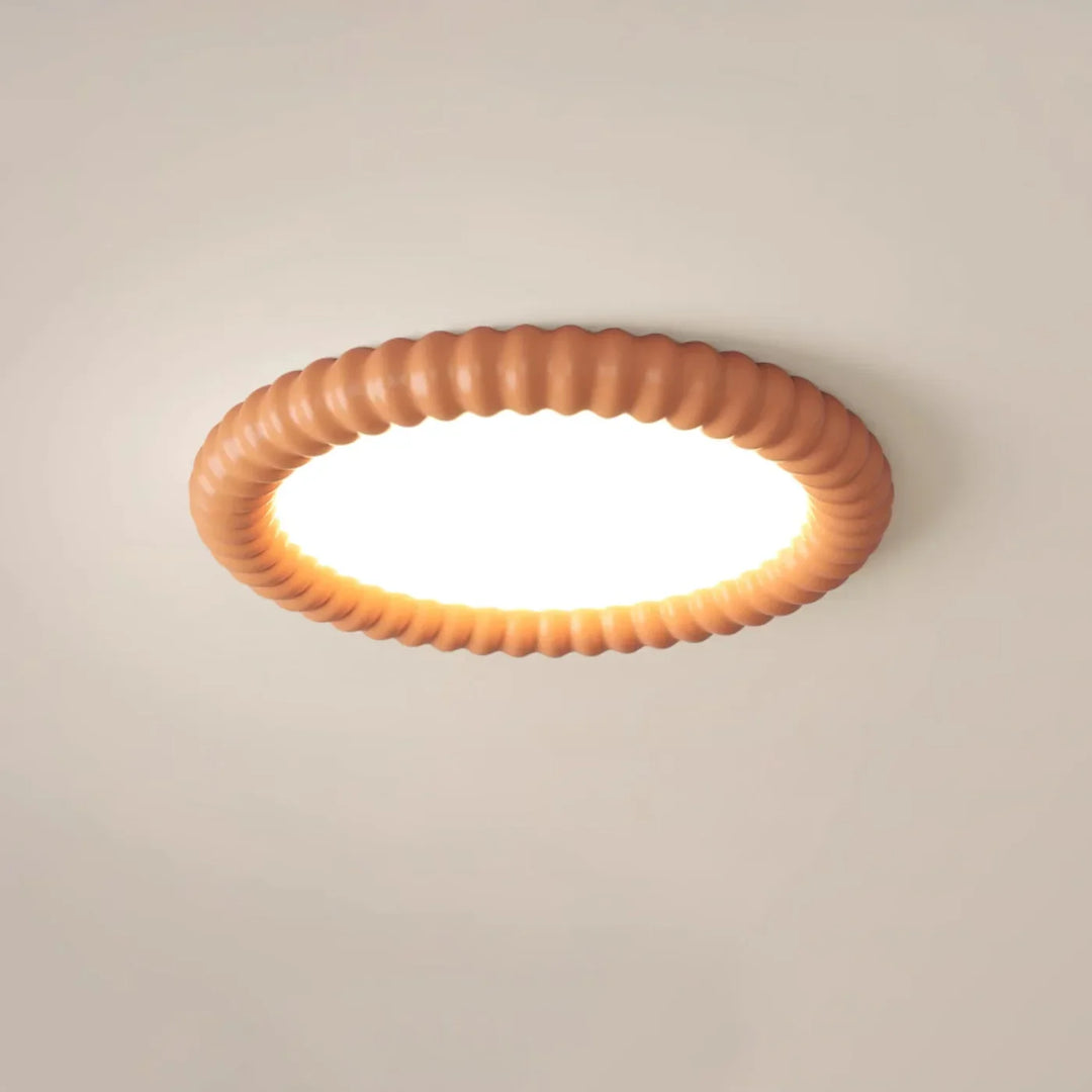 Moderne LED-Deckenleuchte mit dekorativem Wellenrahmen