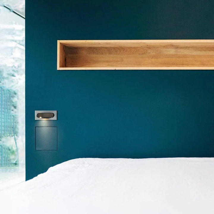 Moderne regulierbare LED-Wandleuchte zum Lesen