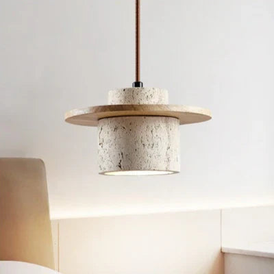 Moderne Pendelleuchte aus Travertin und Holz