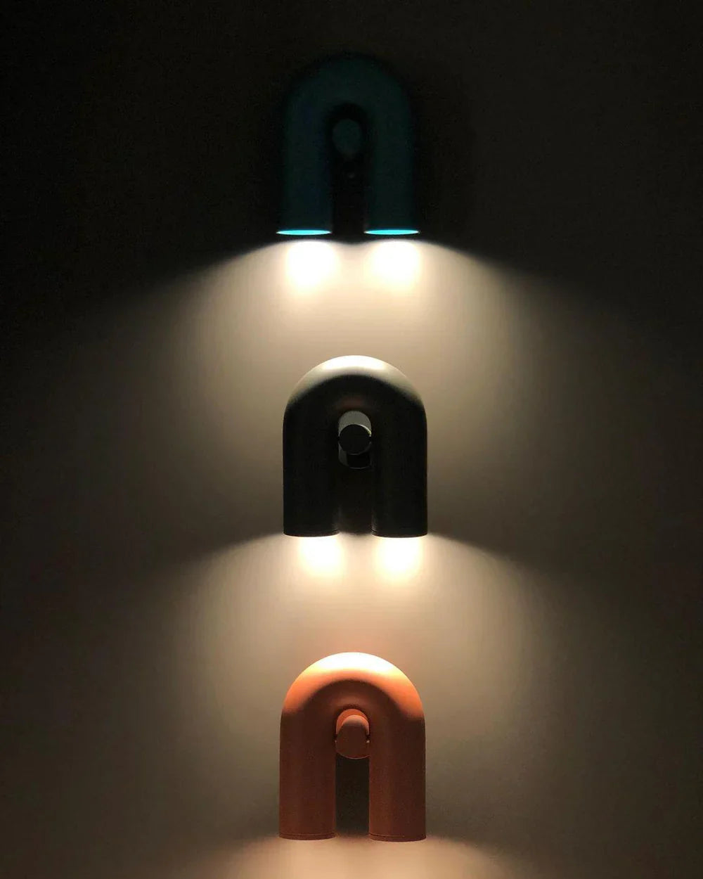 Moderne LED-Wandleuchte in Bogenform