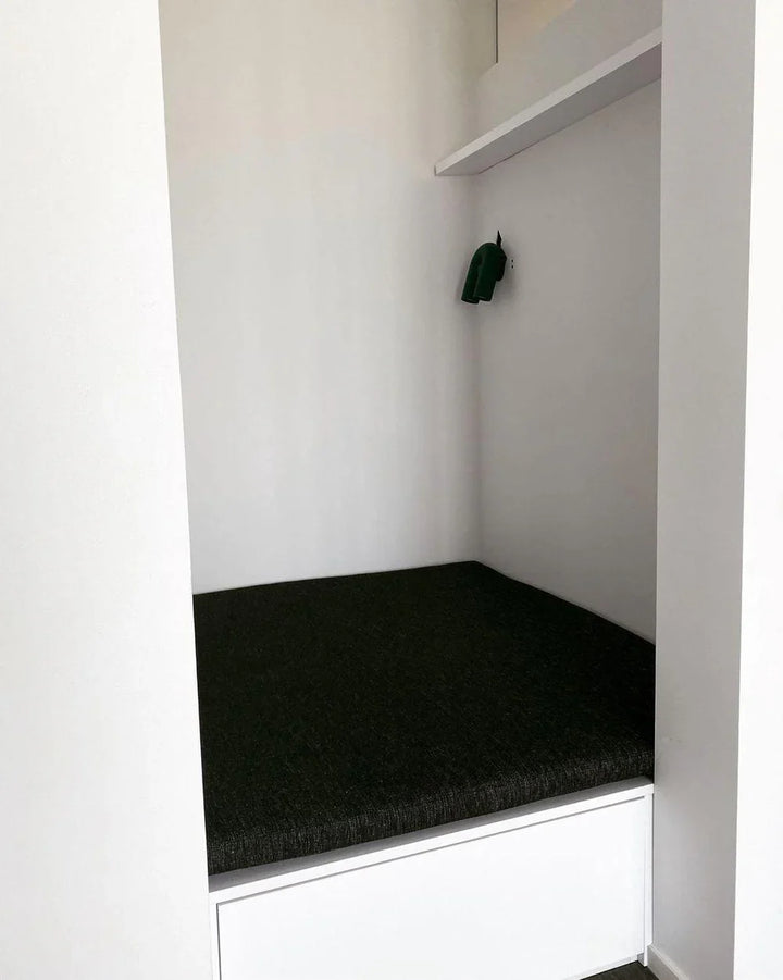 Moderne LED-Wandleuchte in Bogenform