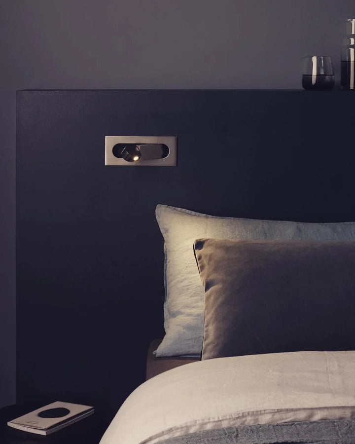 Moderne regulierbare LED-Wandleuchte zum Lesen