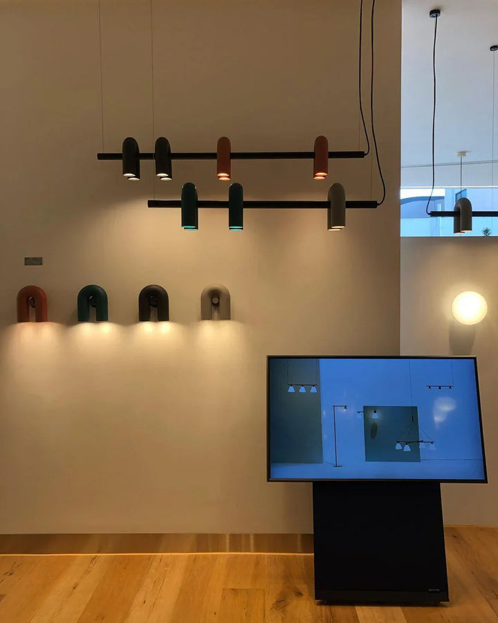 Moderne LED-Wandleuchte in Bogenform