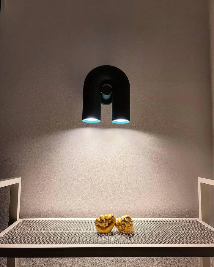 Moderne LED-Wandleuchte in Bogenform
