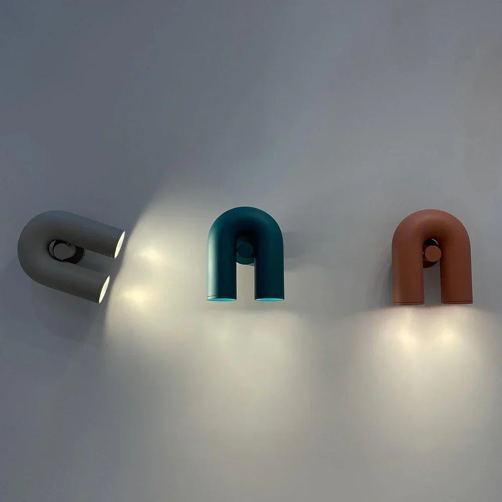 Moderne LED-Wandleuchte in Bogenform