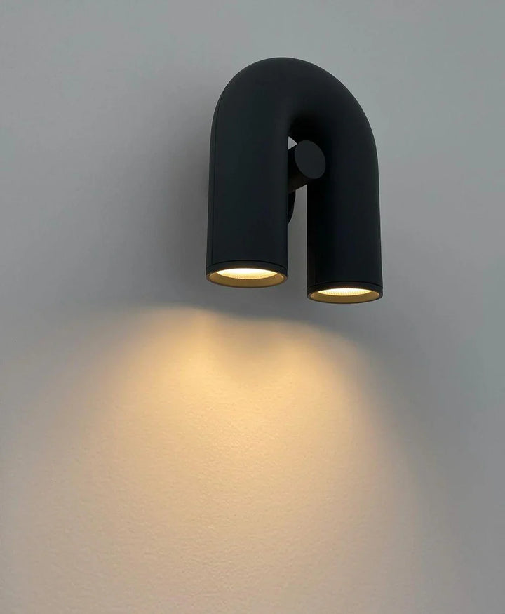 Moderne LED-Wandleuchte in Bogenform