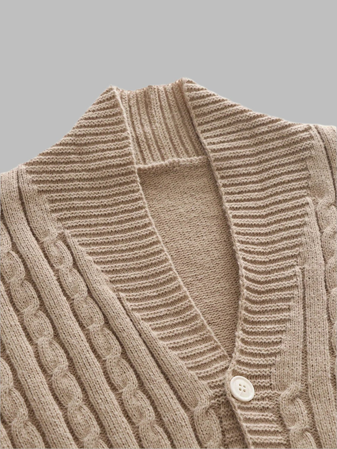 Langer Herren-Cardigan mit Zopfmuster und Knöpfen