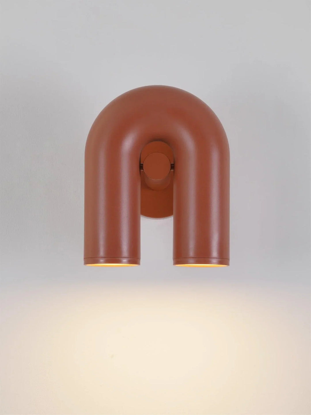 Moderne LED-Wandleuchte in Bogenform