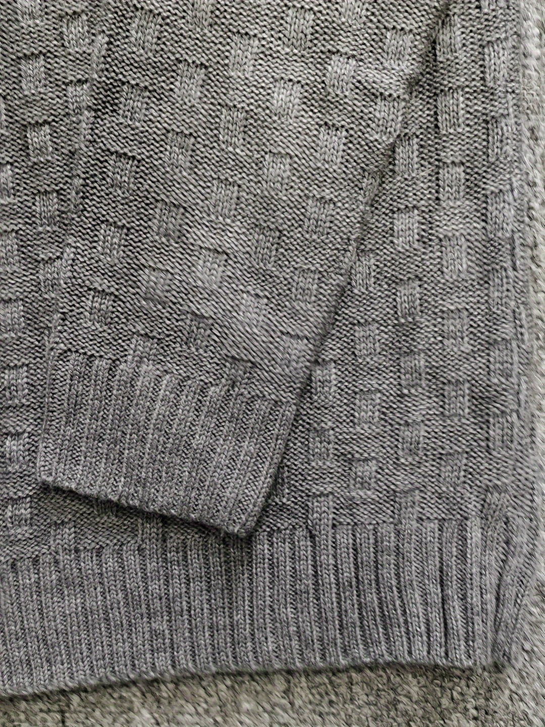 Herren-Strickpullover mit grobem Muster und Knopfkragen