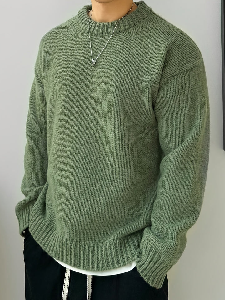 Klassischer Herrenpullover mit grobem Strickmuster