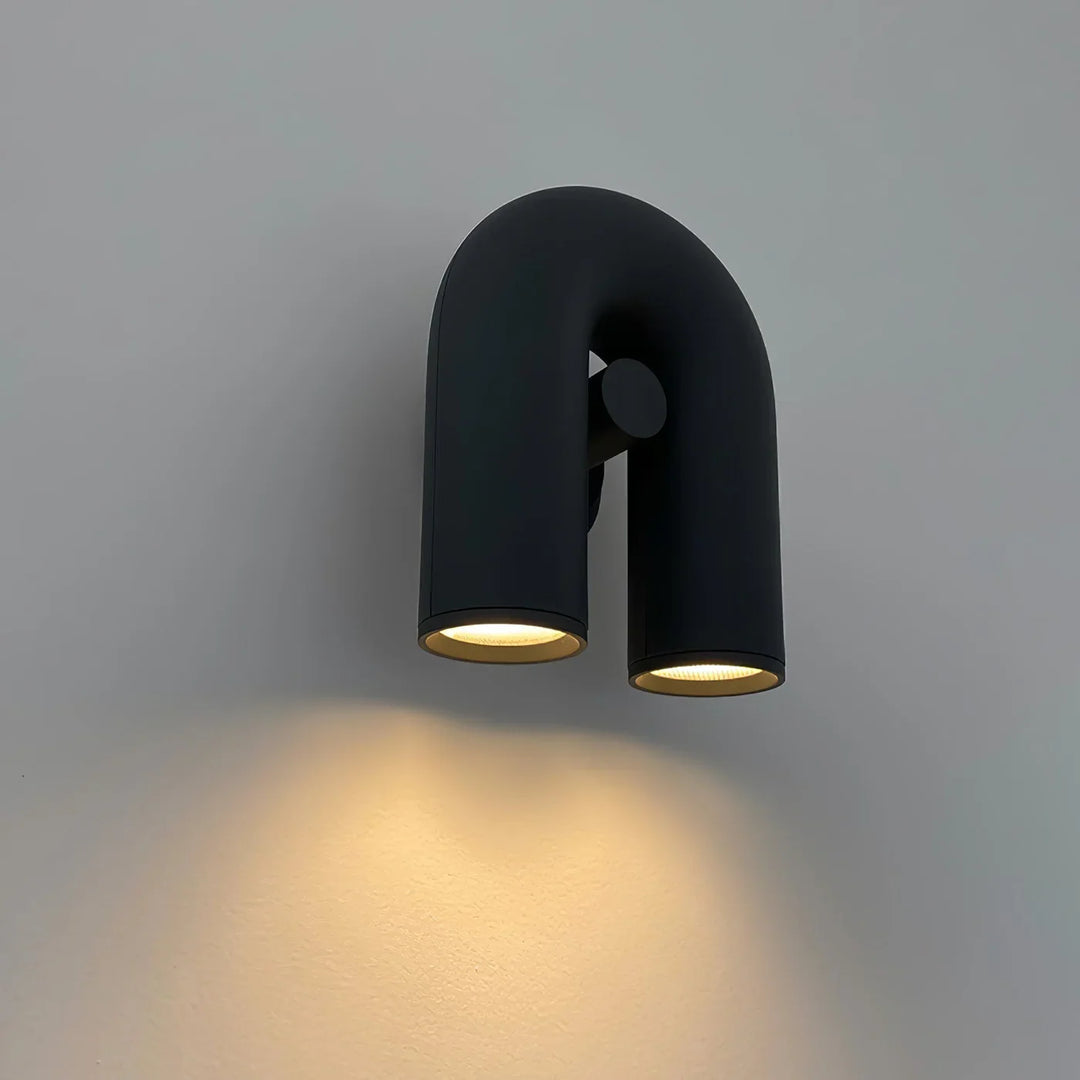 Moderne LED-Wandleuchte in Bogenform