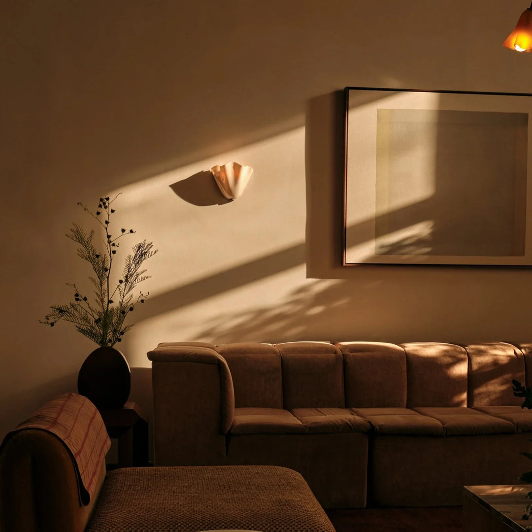 Dekorative Wandleuchte mit Glasschirm im Retro-Stil