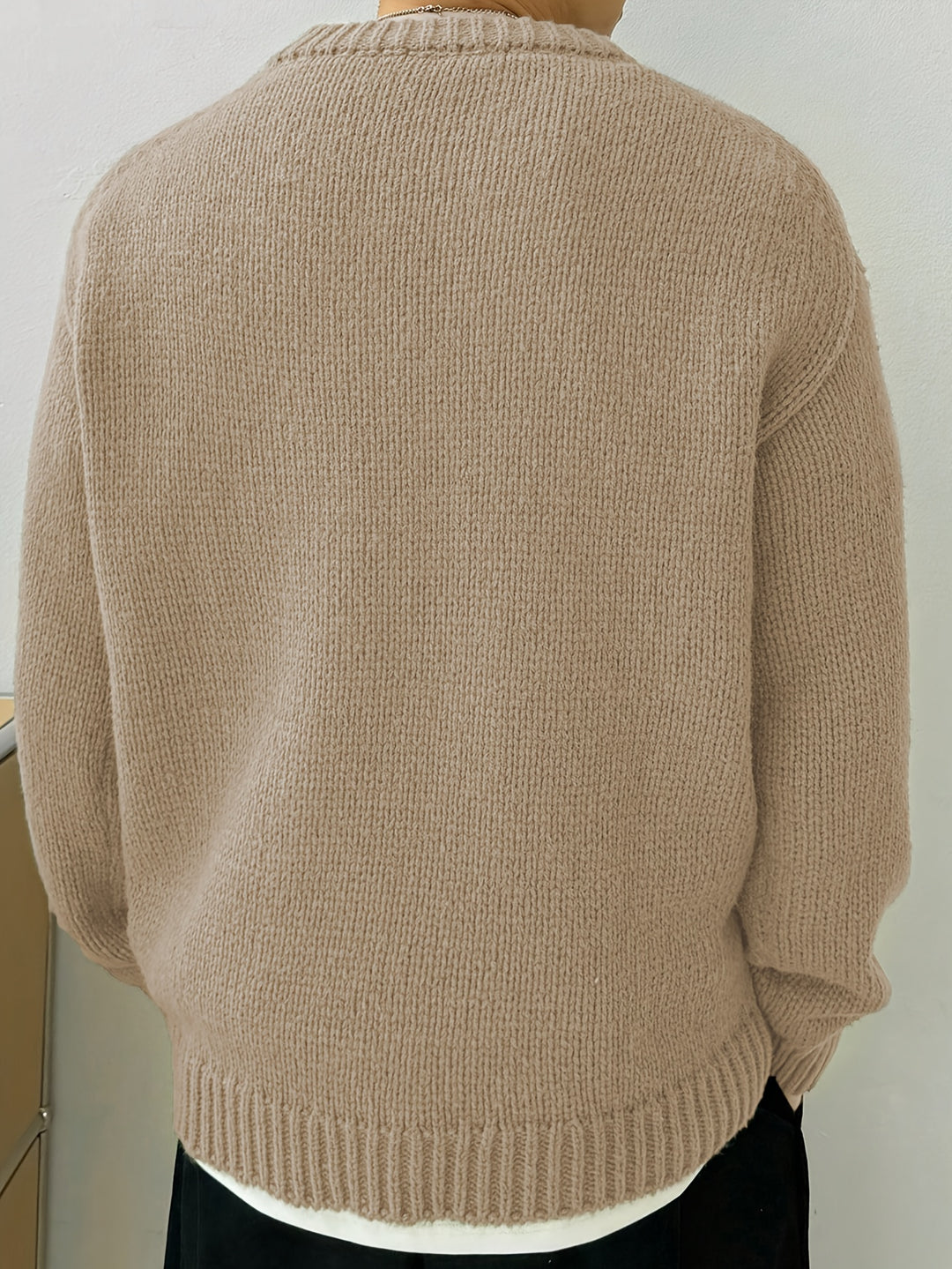Klassischer Herrenpullover mit grobem Strickmuster