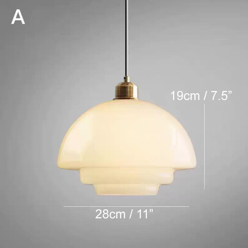 Pendelleuchte mit Milchglas-Schirm