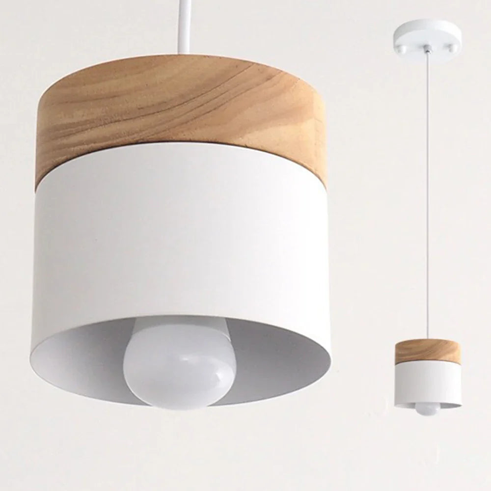 Pendelleuchte im skandinavischen Stil – Metallschirm mit Holzakzent, minimalistisches Design