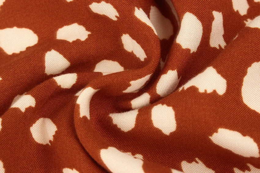 Sommerliches Midikleid mit Pünktchen-Muster