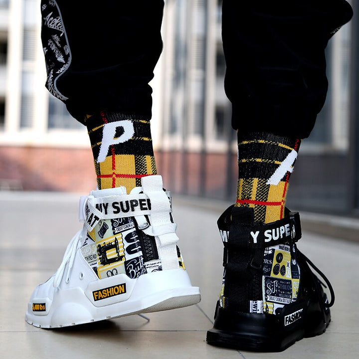 Extravagante Herren-Sneakers mit Riemen und Grafik