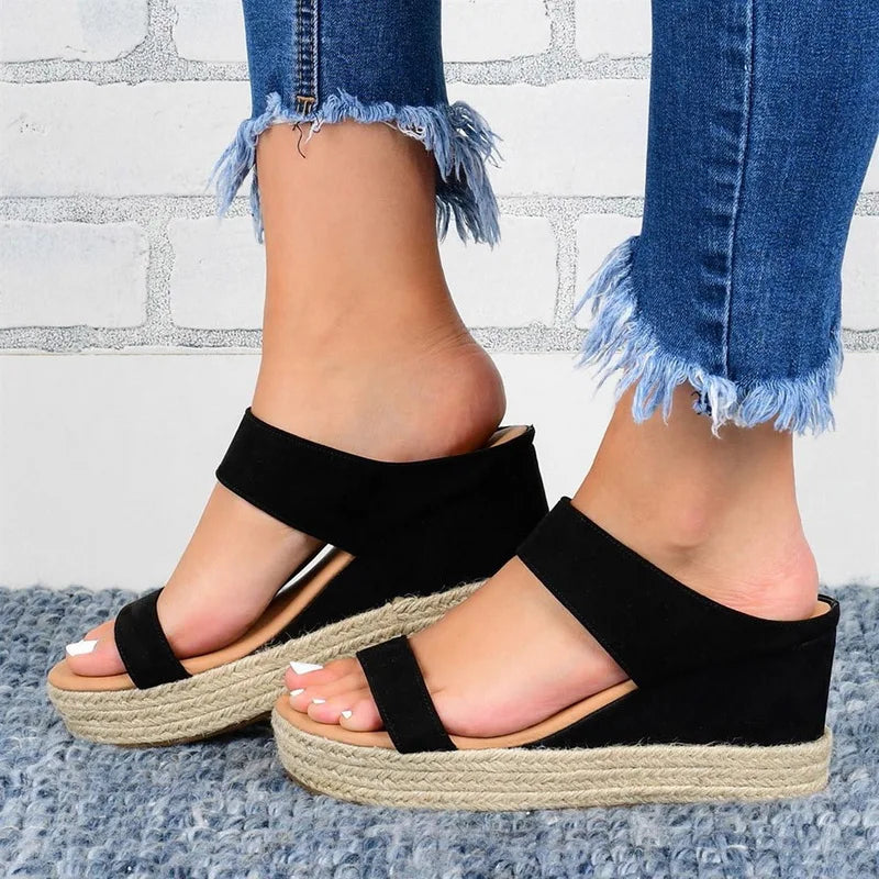 Damensandalen mit geflochtener Sohle