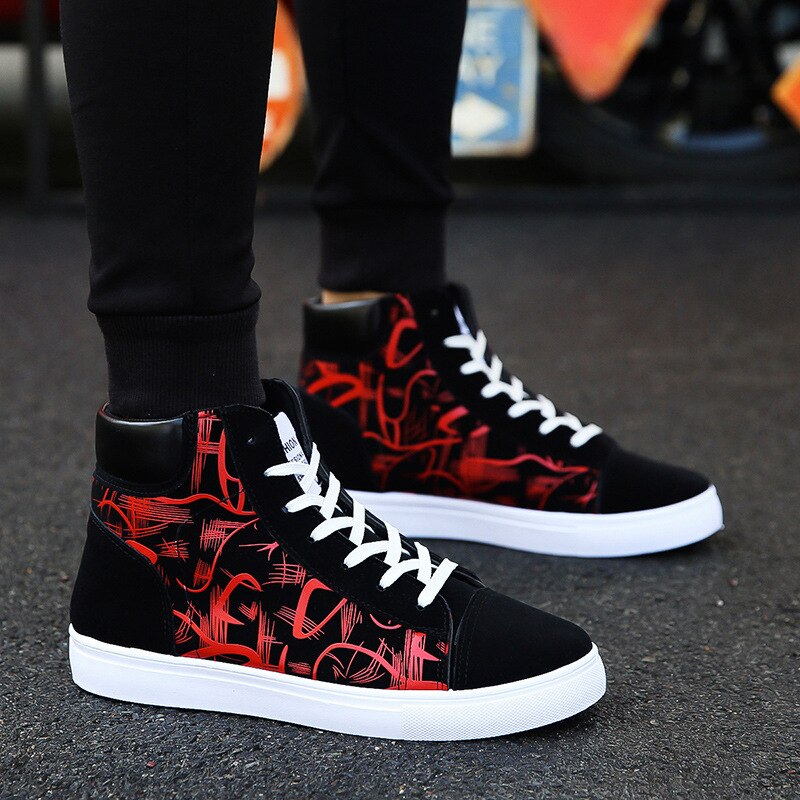 Hohe Herren-Sneakers mit Grafik-Print