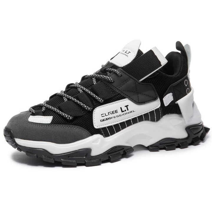 Wandersneaker für Männer mit funktionellen Details