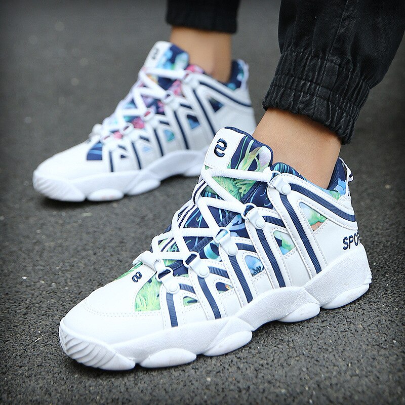 Gestreifte Sportschuhe für Männer