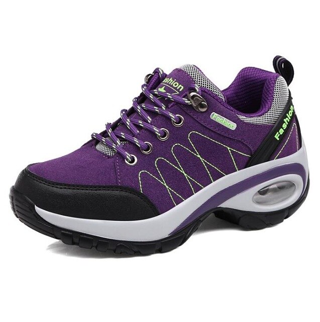 Moderne Damensneaker mit sportlichem Schnitt