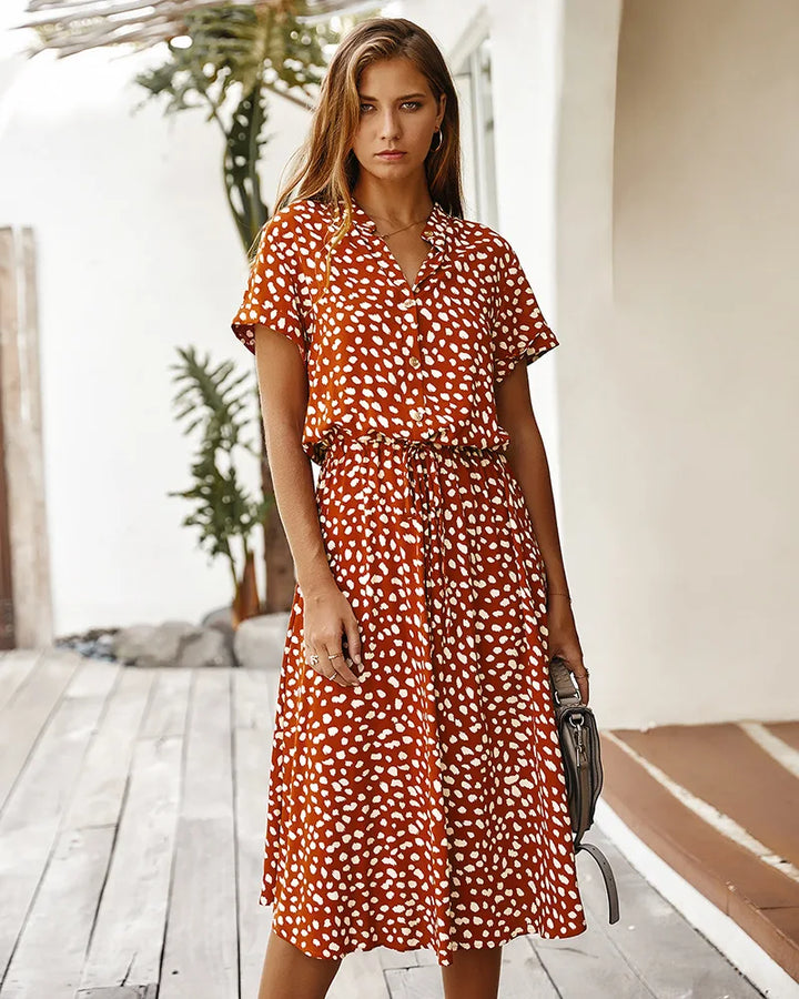 Sommerliches Midikleid mit Pünktchen-Muster