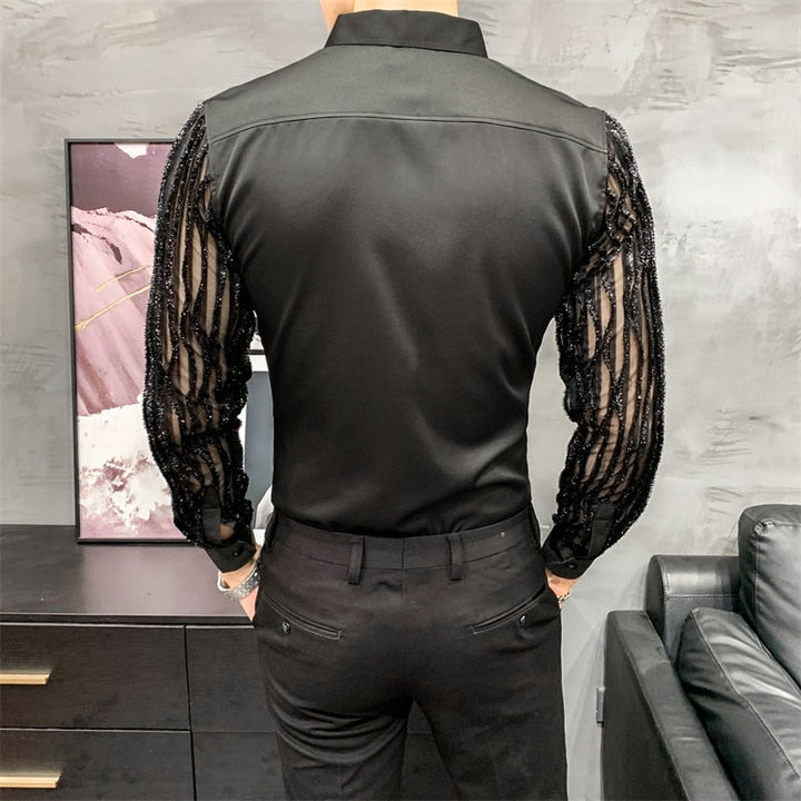 Herrenhemd mit dekorativen Ärmeln und elegantem Kragen
