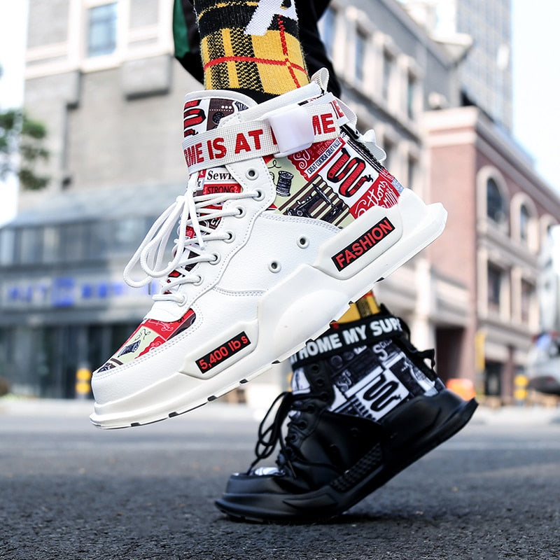 Extravagante Herren-Sneakers mit Riemen und Grafik