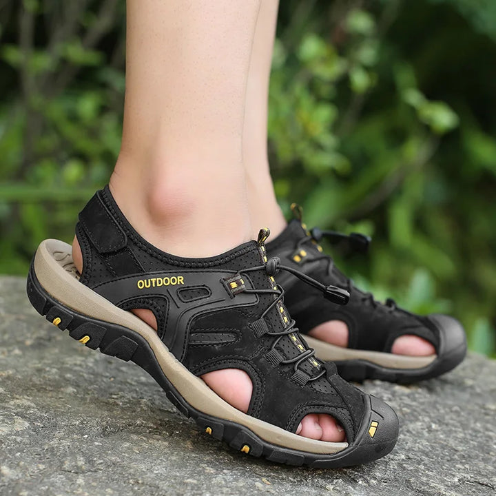Geschlossene Zehensandalen für Männer im Freien