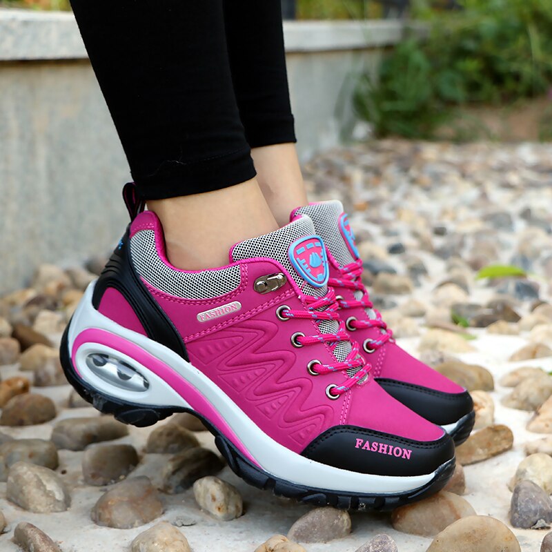 Moderne Damensneaker mit sportlichem Schnitt