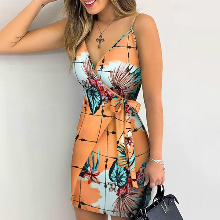 Kurzes Kleid mit Krawatte und Blättermuster