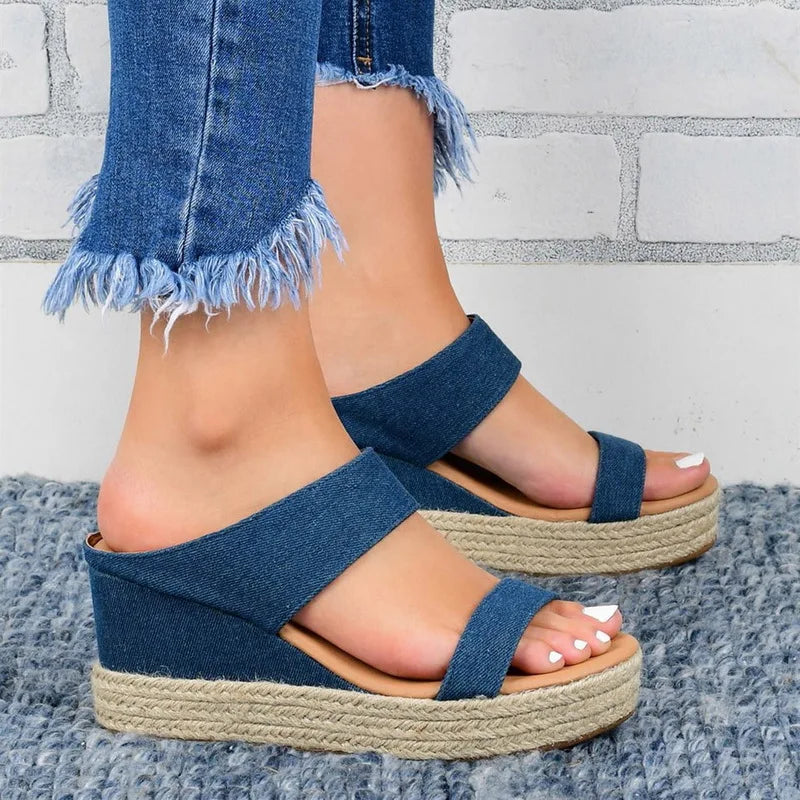 Damensandalen mit geflochtener Sohle