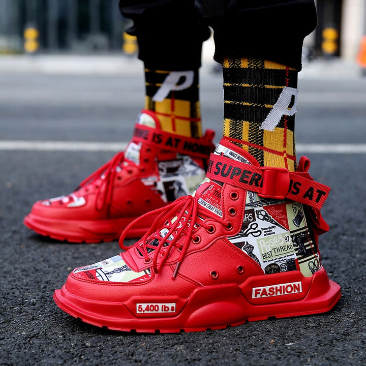 Extravagante Herren-Sneakers mit Riemen und Grafik