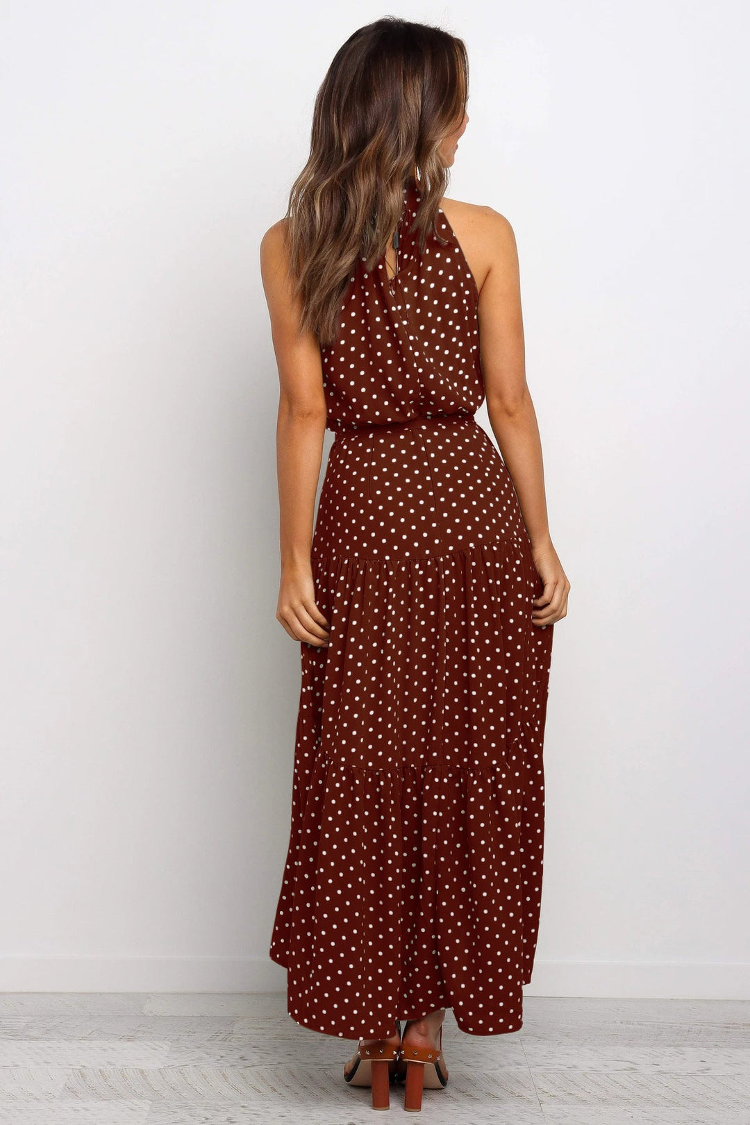Elegantes Midikleid mit Erbsendruck und Krawatte im Nacken