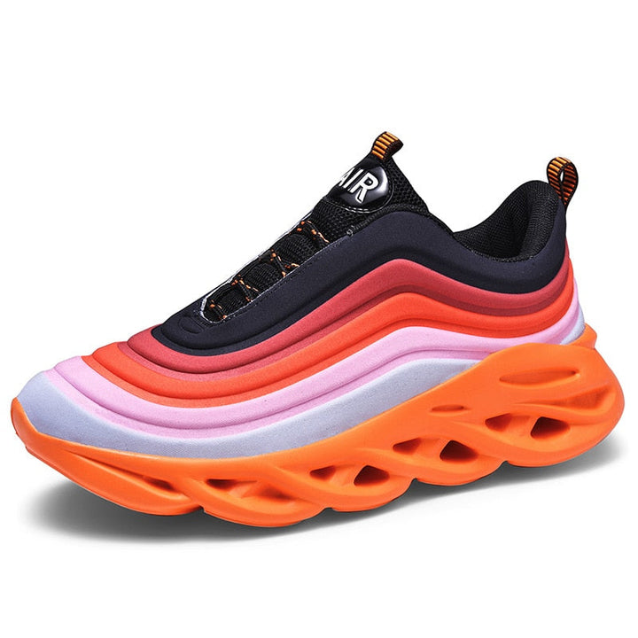 Futuristische Turnschuhe mit hoher Schaumstoffsohle