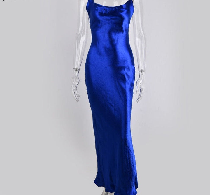 Midikleid aus Satin mit tiefem Rückenausschnitt und zarten Trägern