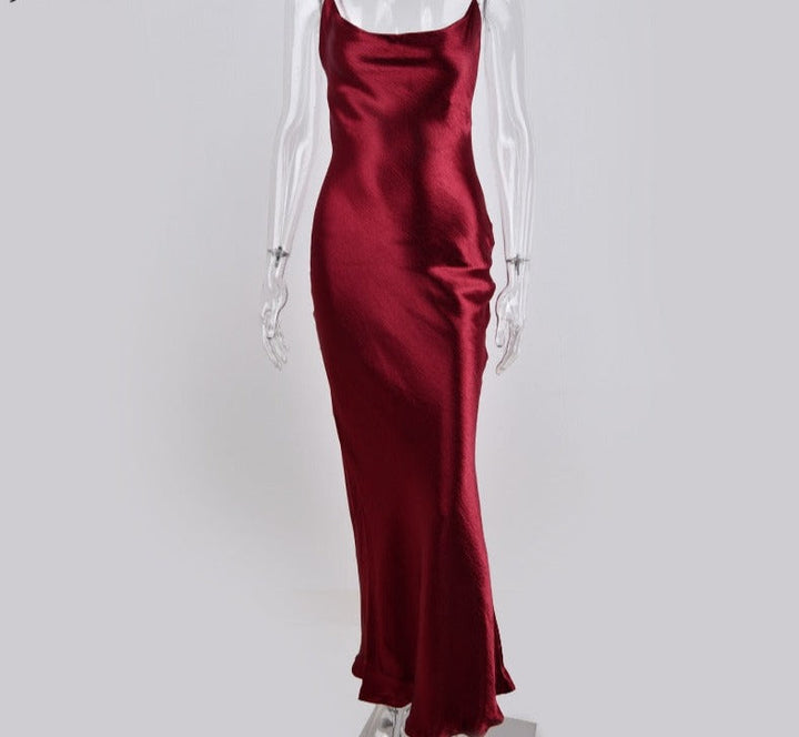 Midikleid aus Satin mit tiefem Rückenausschnitt und zarten Trägern