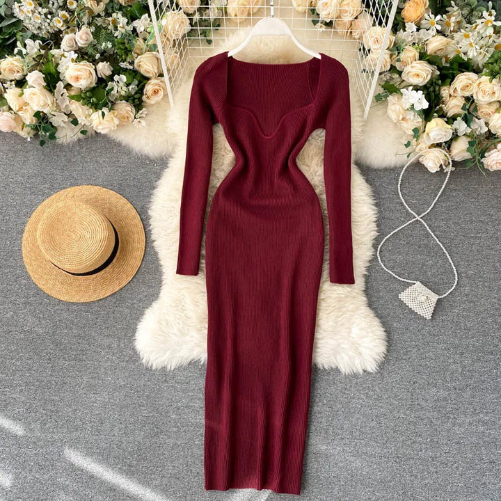 Elegantes Midikleid aus Strick mit Ausschnitt