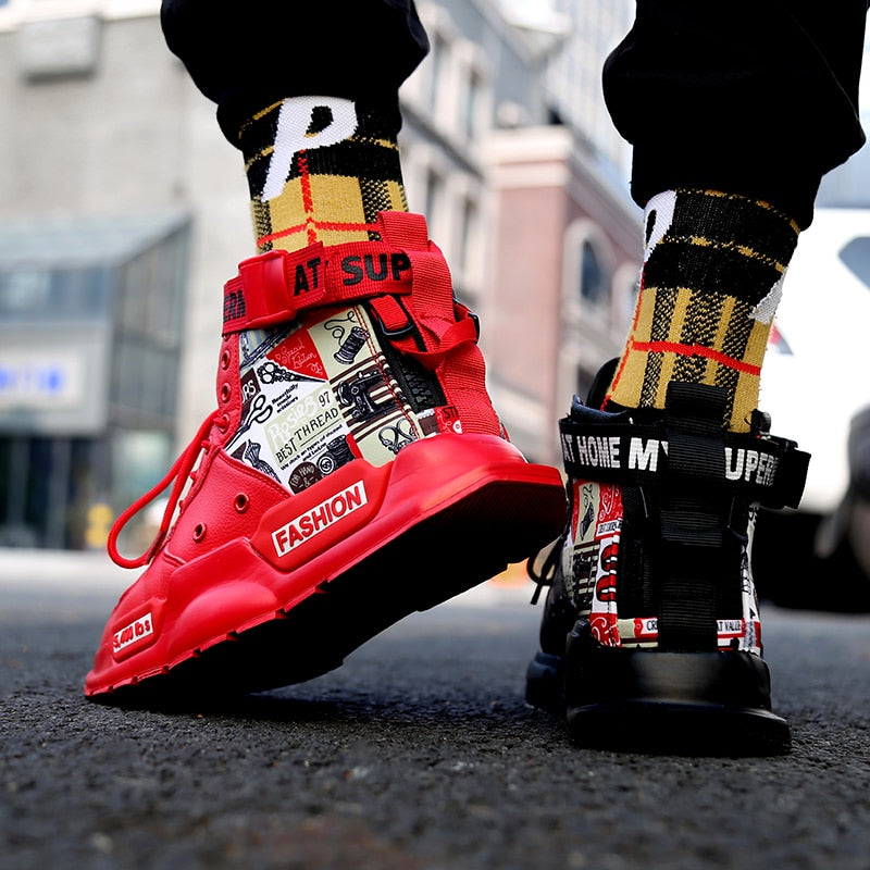 Extravagante Herren-Sneakers mit Riemen und Grafik