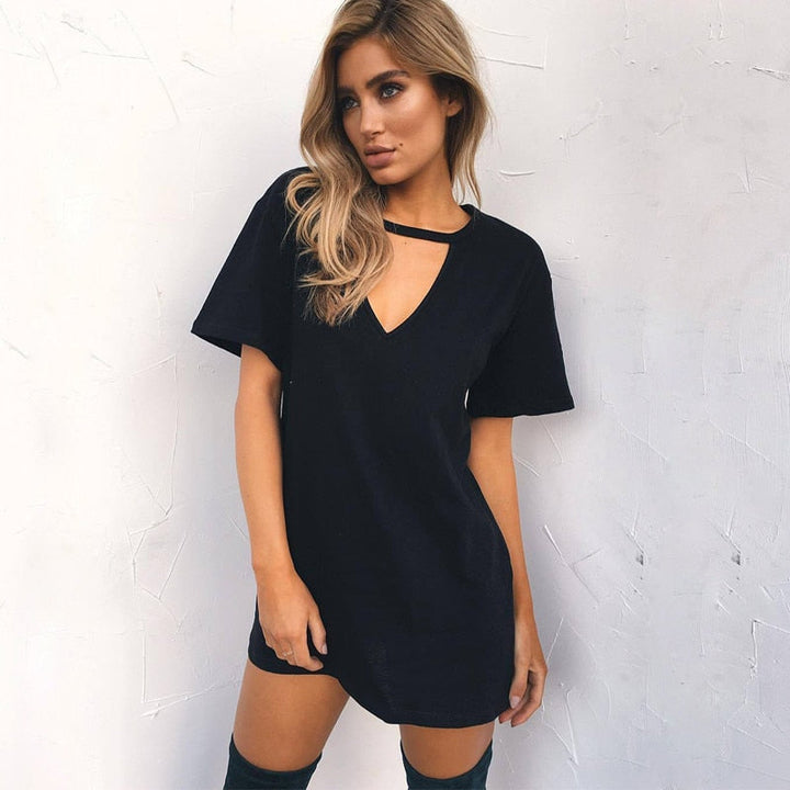 Lässiges T-Shirt-Kleid mit modischem Ausschnitt