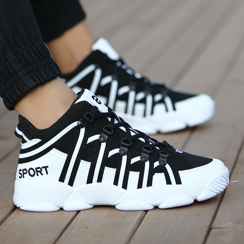 Gestreifte Sportschuhe für Männer