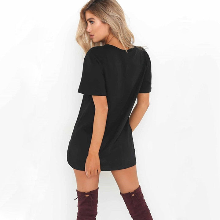 Lässiges T-Shirt-Kleid mit modischem Ausschnitt