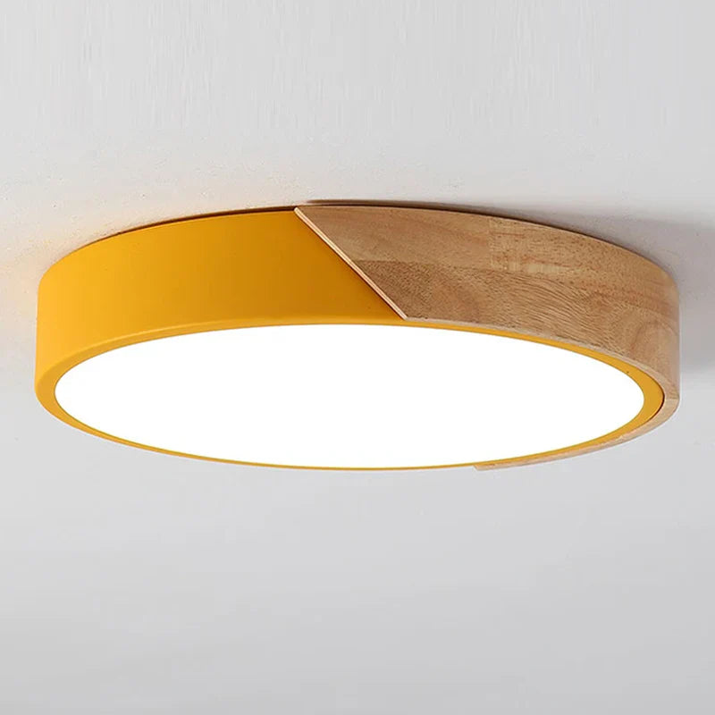 Moderne runde LED-Deckenleuchte mit Holzakzent